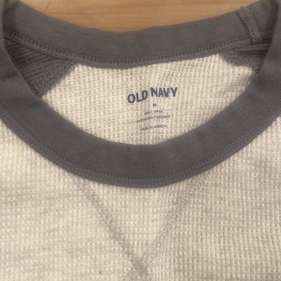 Old Navy Men’s medium waffle knit long sleeve - Picture 2 of 6
